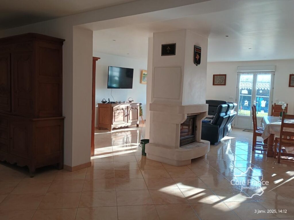 AISNE – VERVINS – CORPS DE FERME sur plus de 5500 m2 de terr – 8 pièces – 3 chambres – 185 m²