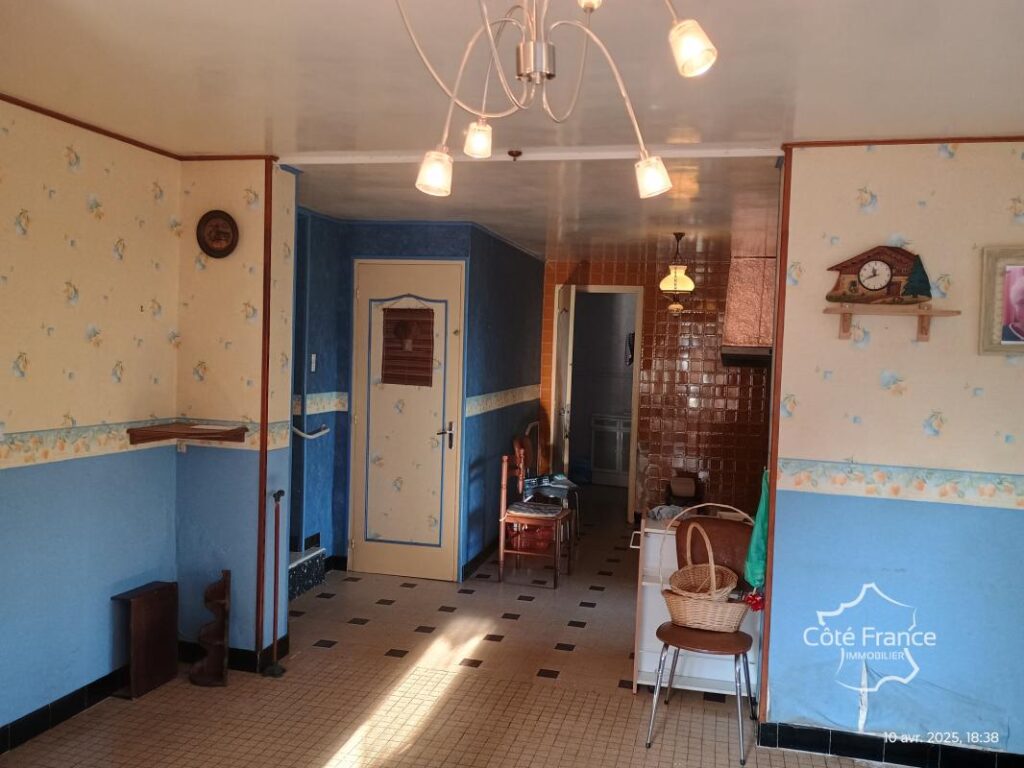 AISNE (02) – GERGNY – Maison de village à rénover – 10 pièces – 6 chambres – 210 m²