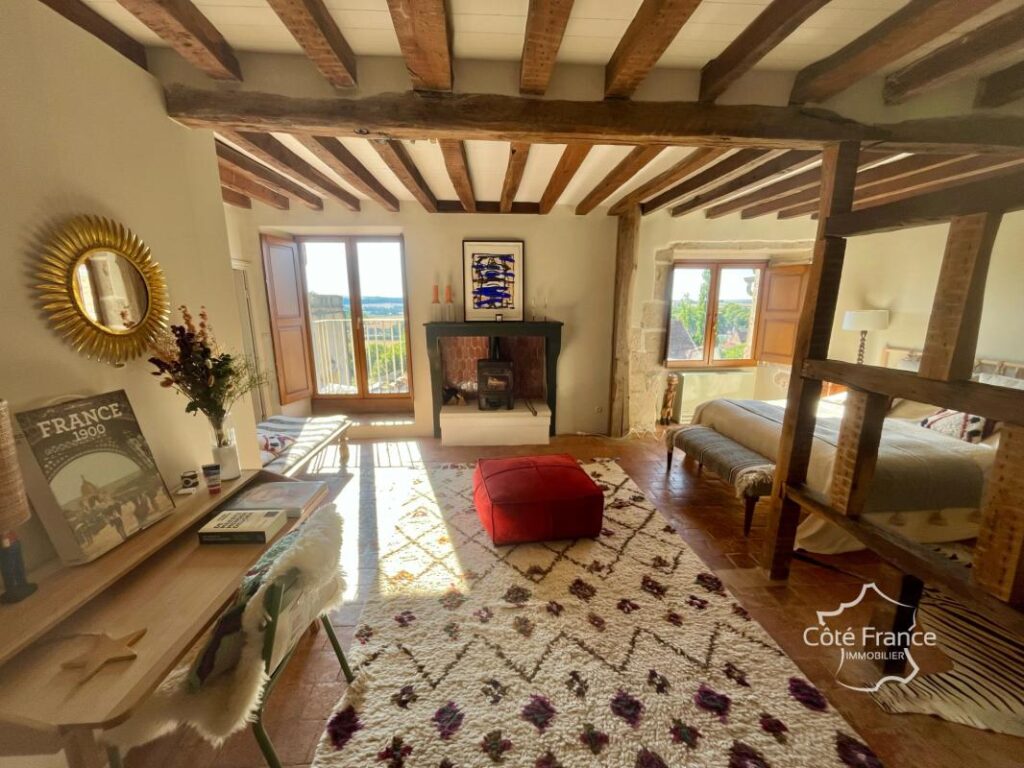 Demeure médiévale de charme avec vues imprenables au coeur de – 4 pièces – 2 chambres – 127 m²