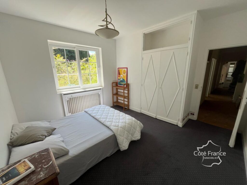 Élégante propriété familiale avec dépendance, terrain, pisci – 8 pièces – 5 chambres – 236 m²