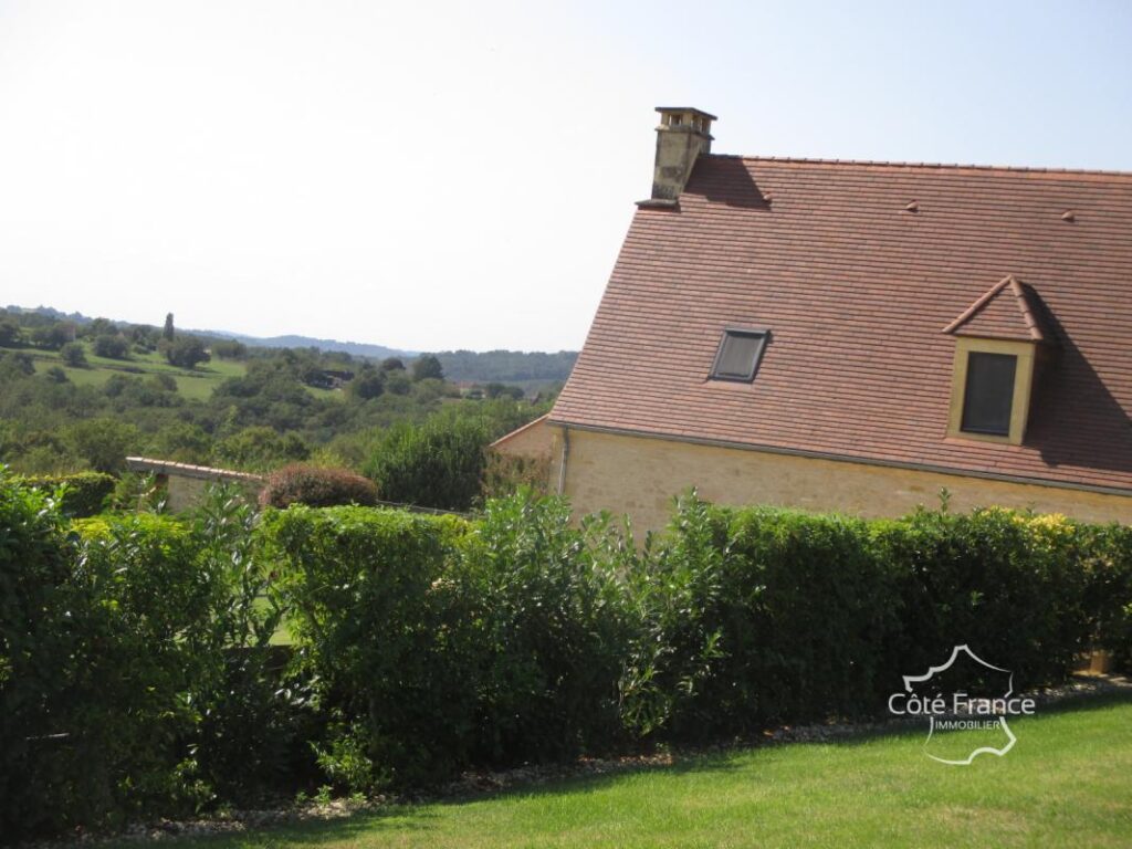 DORDOGNE-SARLAT LA CANEDA: ENSEMBLE IMMOBILIER DE GITES – NR pièces – 15 chambres – 720 m²