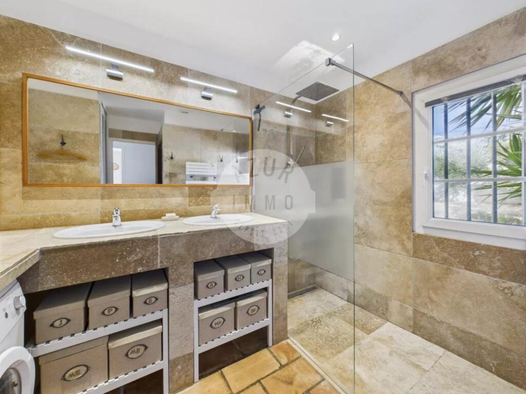 Maison de plain pied sur Roquevaire de 96m² sur 900m² de terrain avec piscine – 5 pièces – 3 chambres – 96 m²