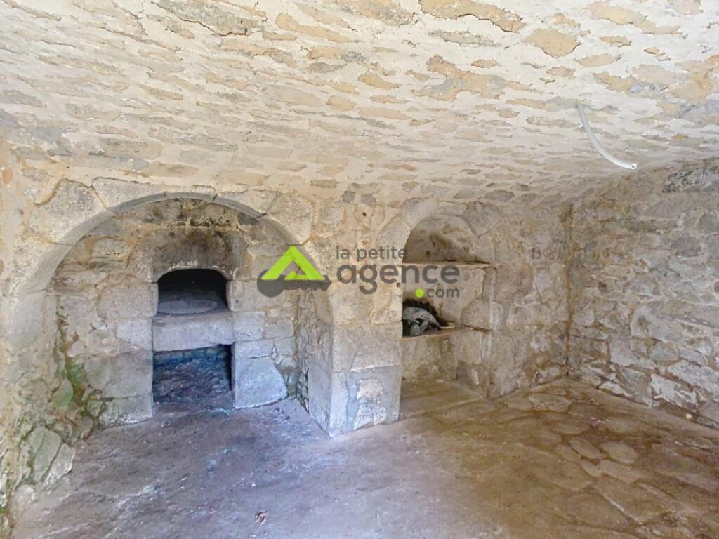 Maison de village à finir de restaurer – 5 pièces – 3 chambres – 95 m²
