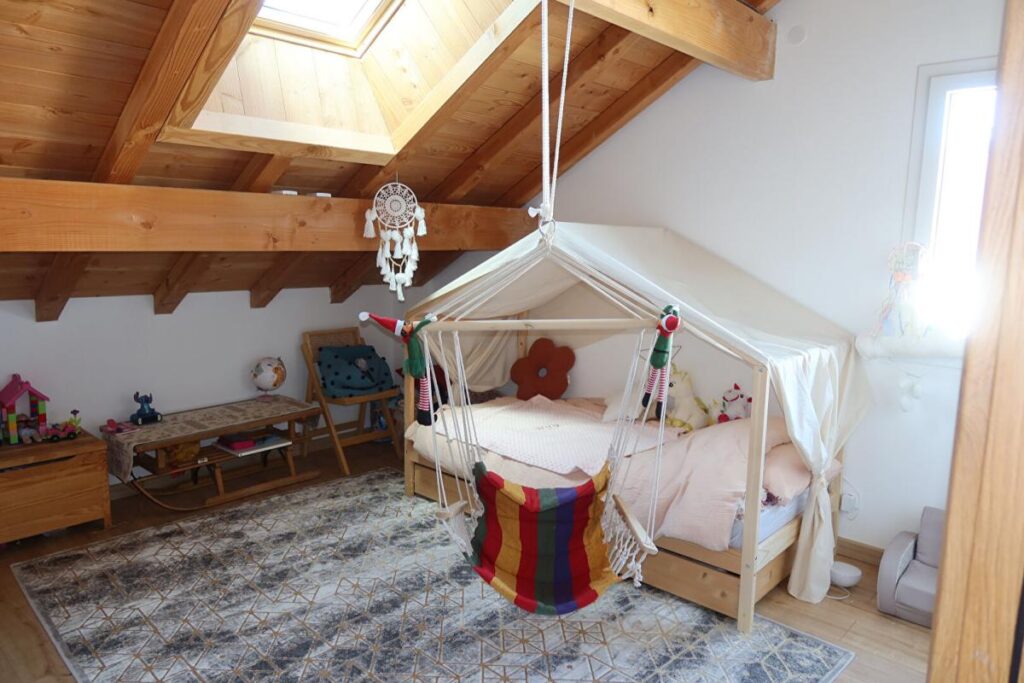 Maison L Hopital Du Grosbois 7 pièce(s) 185 m2 – 7 pièces – 4 chambres – 185 m²