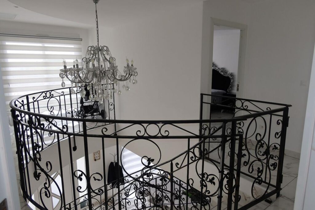 Maison d’architecte Besancon 7 pièce(s) 185 m2 – 7 pièces – 5 chambres – 185 m²