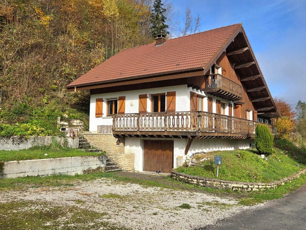 MAISON 6 PIECES 123 m² SUR TERRAIN DE 9.9 ARES 349000 EUROS – 6 pièces – 2 chambres – 123 m²