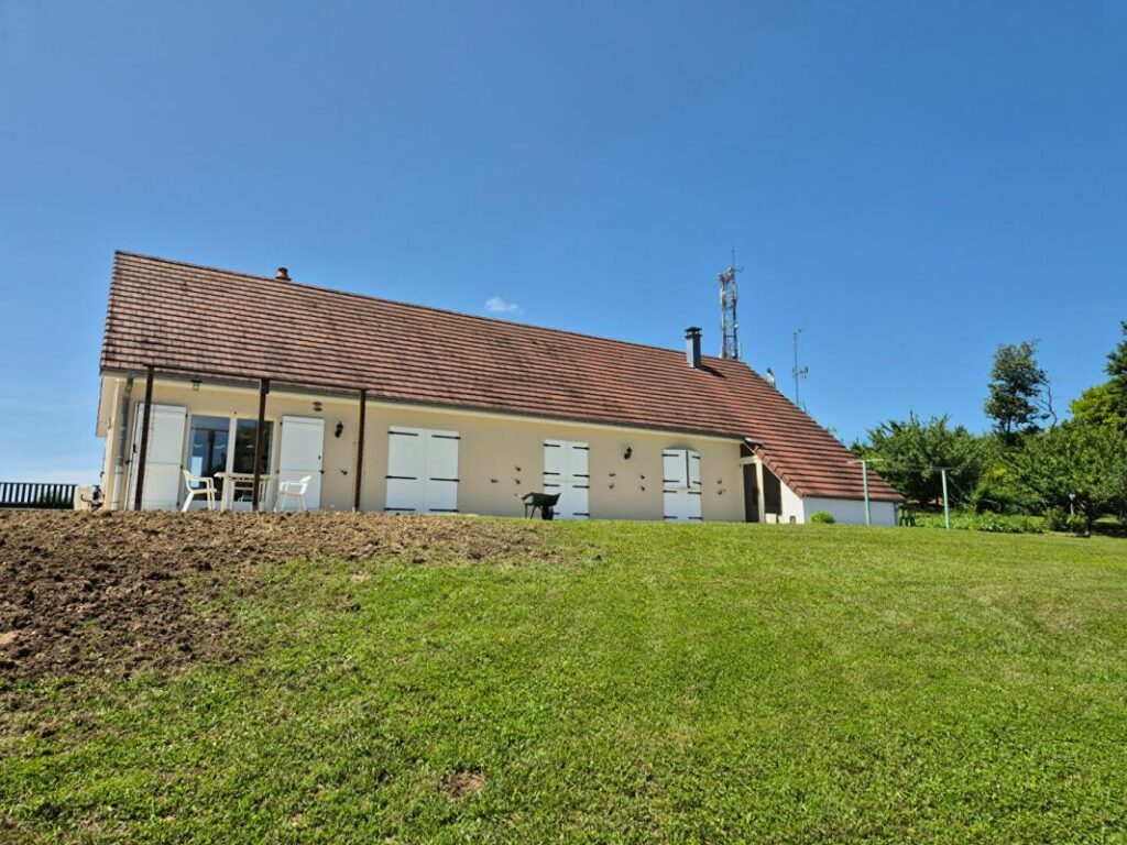 Maison Vauvillers 5 pièce(s) 163 m2 sur 43 ares de terrain – 5 pièces – 4 chambres – 163 m²