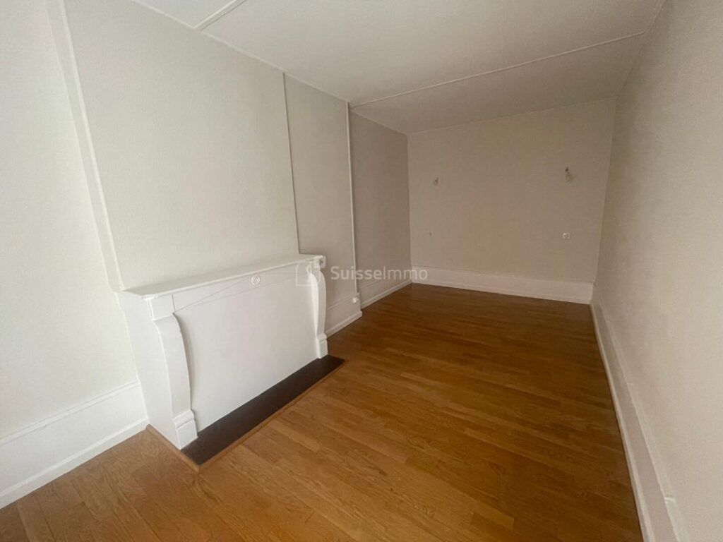 Au coeur de la Vieille Ville, bel appartement, entièrement rénové, de 107M2 – 4 pièces – 3 chambres – 107 m²