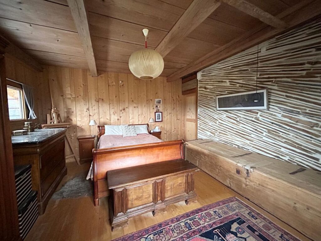 ANCIEN CORPS DE FERME RENOVE 8 PIECES 222 m² SUR TERRAIN DE 46 ARES 390000 EUROS – 8 pièces – 3 chambres – 222 m²