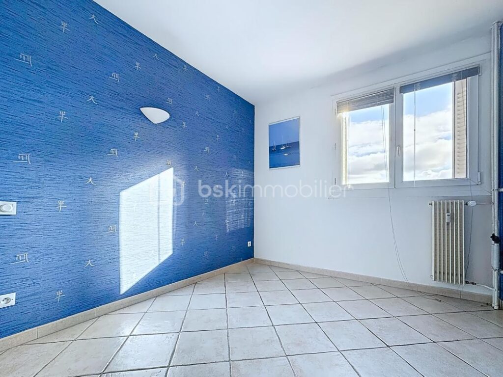 T4 101 m² ÉTAGE ÉLEVÉ – VUE MASSIFS – 2 BALCONS – GARAGE 20 m² – GRENOBLE 38100 – 5 pièces – 3 chambres – 101 m²