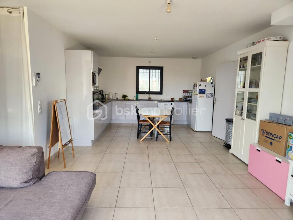 EXCLUSIVITE à FORCALQUIER : Deux logements indépendants de plain pied dans quartier calme ! – 8 pièces – 5 chambres – 175 m²