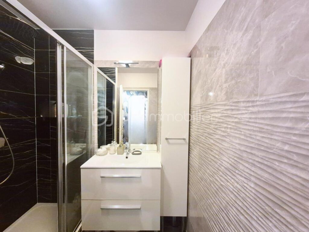 Appartement 3 pièces avec balcon, parking privatif et cellier situé au Domaine du Château Chilly Mazarin – 3 pièces – 2 chambres – 62 m²