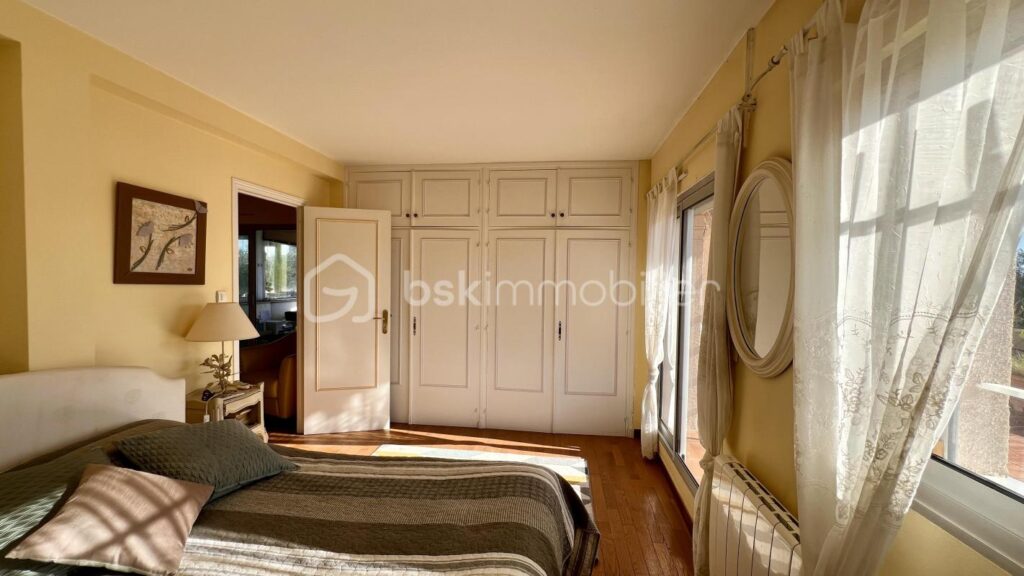 Villa 6 pièces, Piscine, Double garage, Calme, Quartier résidentiel – 6 pièces – 4 chambres – 150 m²