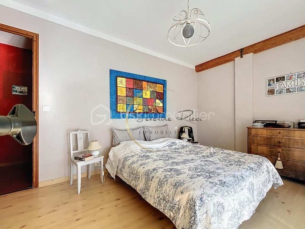 MAISON DE 120 M2 + GITE 90 m2 – 4 pièces – 2 chambres – 120 m²