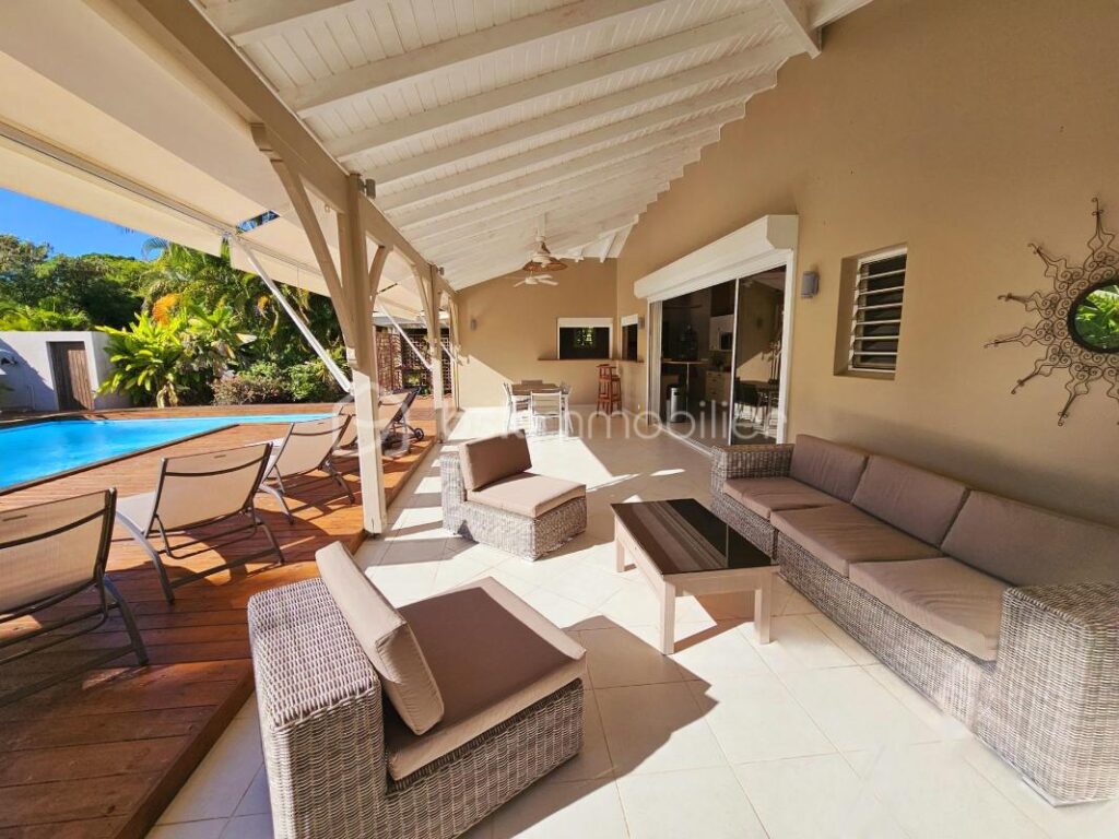 MAISON ET BUNGALOW T2 PROCHE MER – 6 pièces – 4 chambres – 189 m²