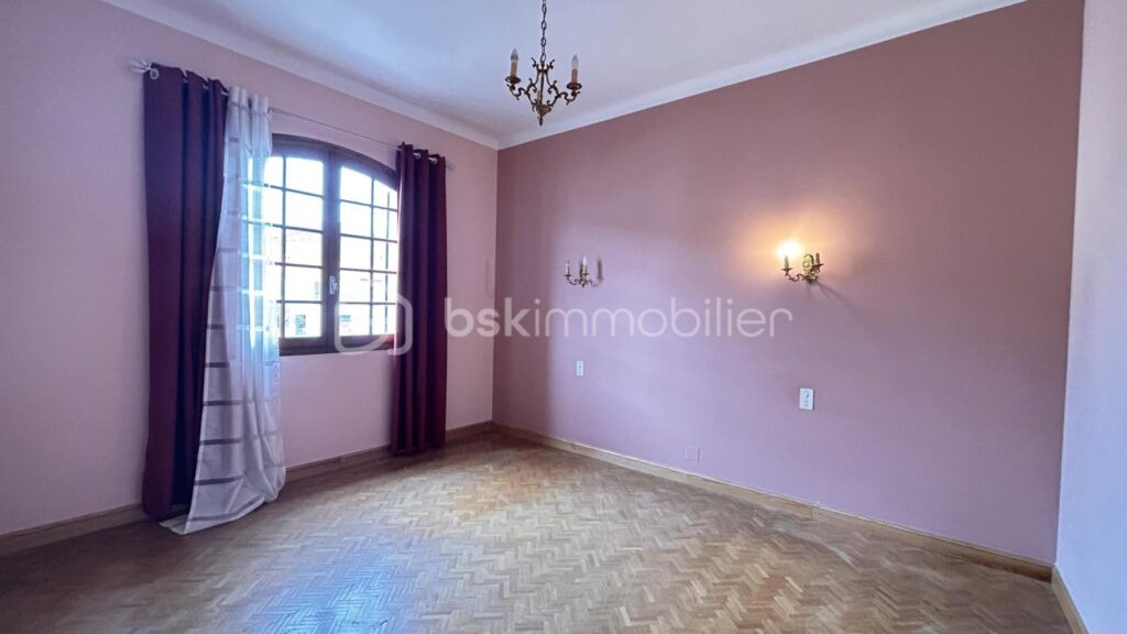 VILLA 188 m² Prades – 8 pièces – 5 chambres – 188 m²