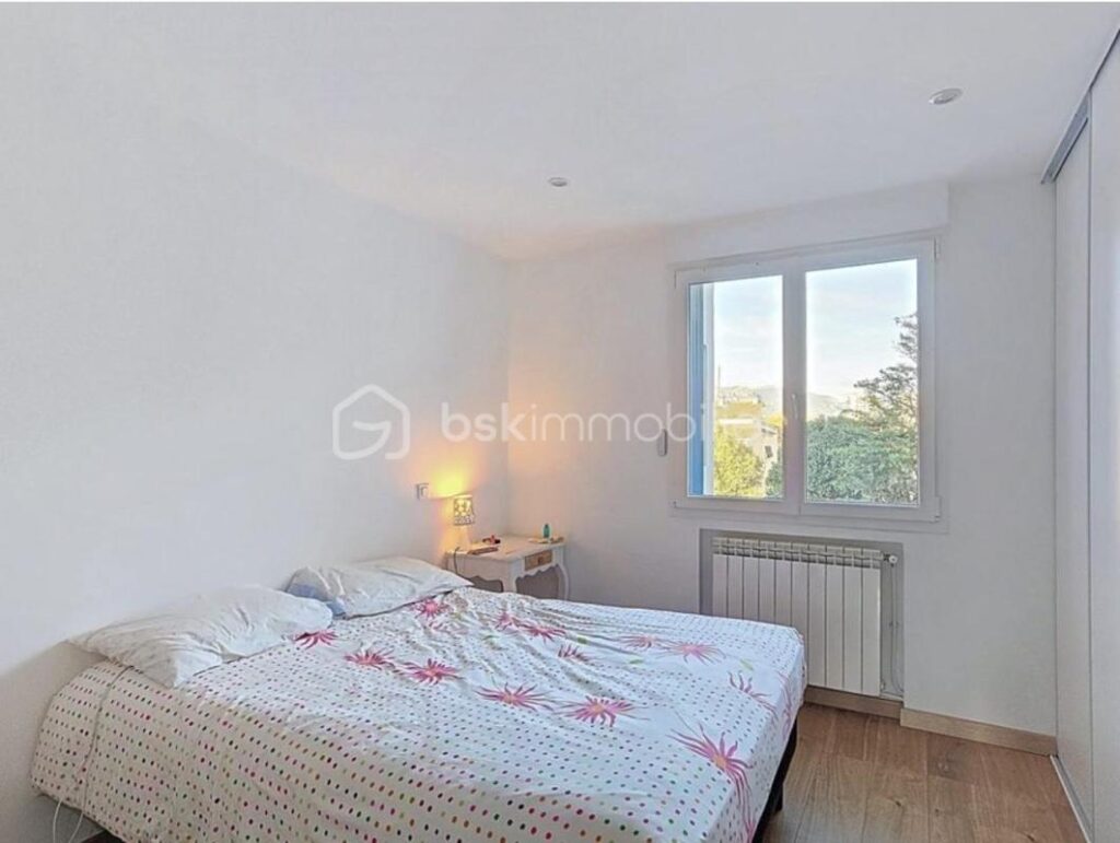 Appartement rénové tout confort 3 pièces avec terrasse et garage – 3 pièces – 2 chambres – 85 m²