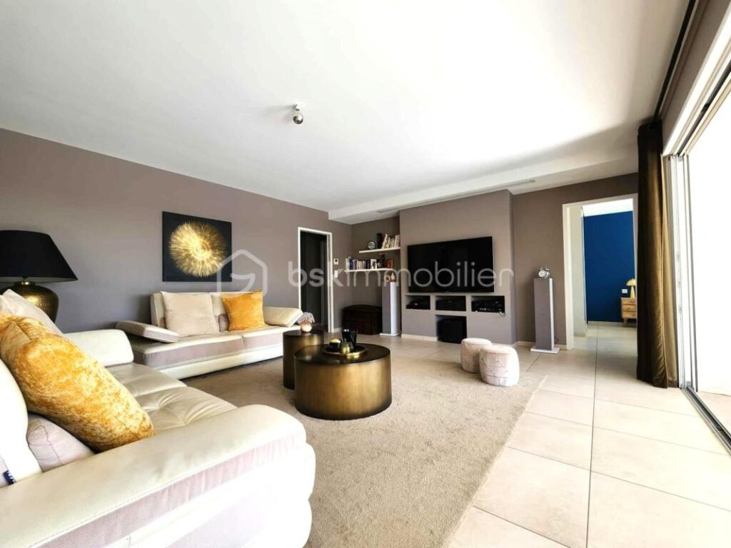 Superbe villa de plain-pied sans vis-à-vis avec quatre chambres – 6 pièces – 4 chambres – 145 m²