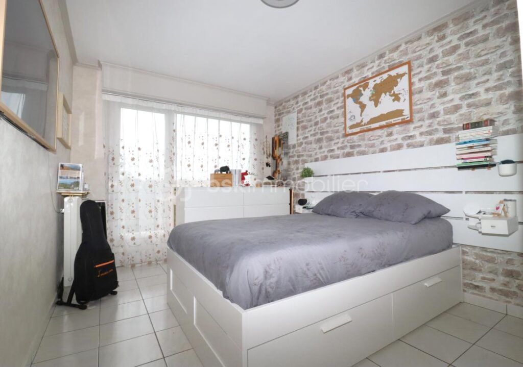 APPARTEMENT AGREABLE ET LUMINEUX ( 4 pièces 86m² ) avec 3 chambres et box – 4 pièces – 3 chambres – 86 m²