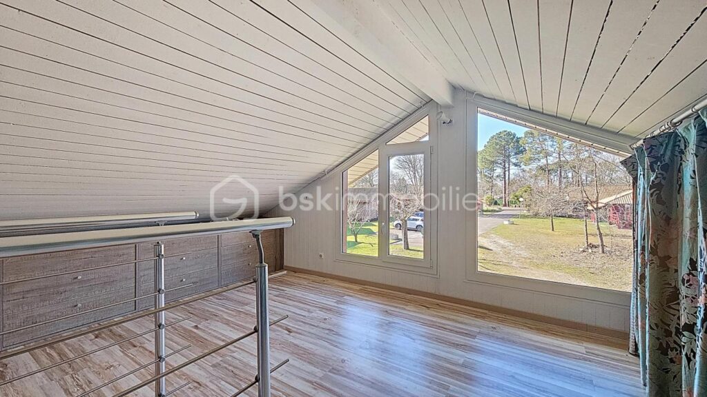 *** SOUS COMPROMIS*** Chalet T4 meublé – Cadre paisible et nature à Sanguinet – 4 pièces – 3 chambres – 53 m²