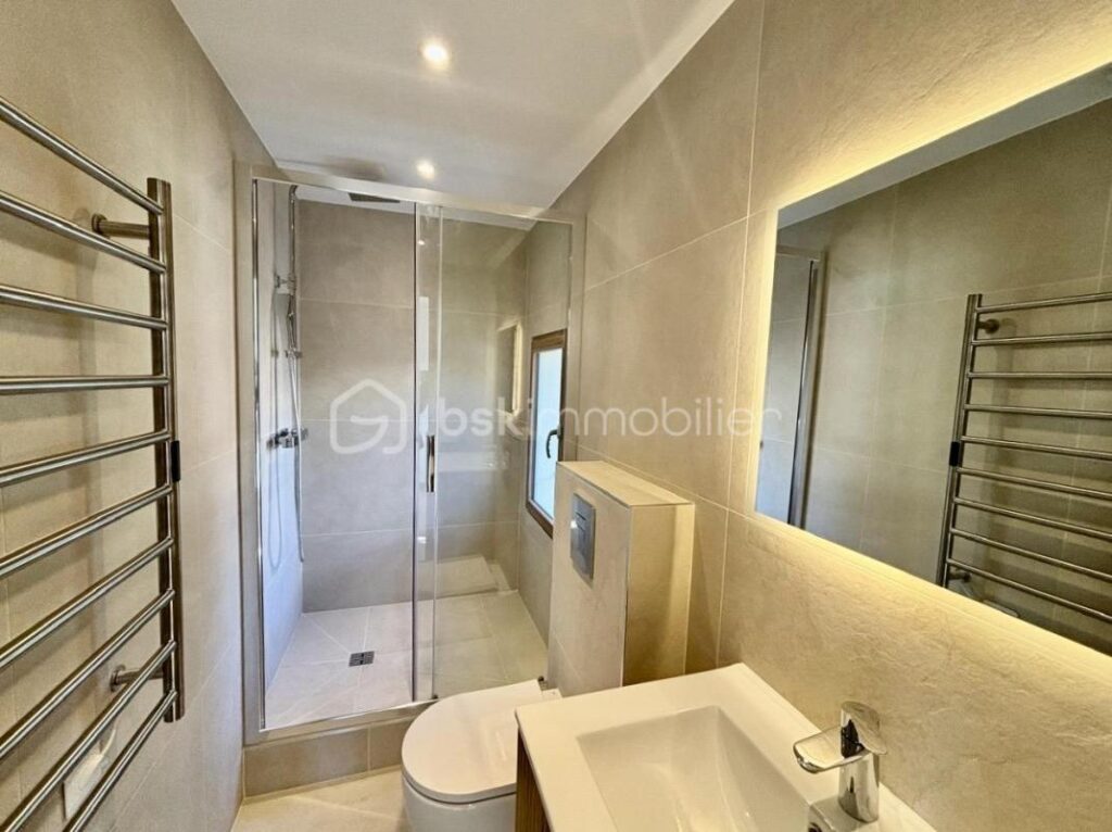 VENDS MAISON DE VILLE A MARNES-LA COQUETTE – 3 pièces – 2 chambres – 79 m²