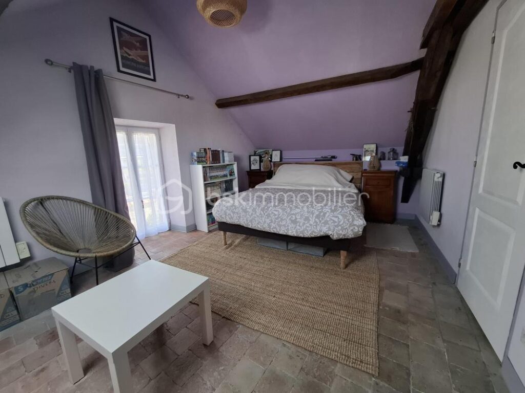 COUP DE COEUR POUR CETTE BELLE LONGERE – 4 pièces – 2 chambres – 85 m²