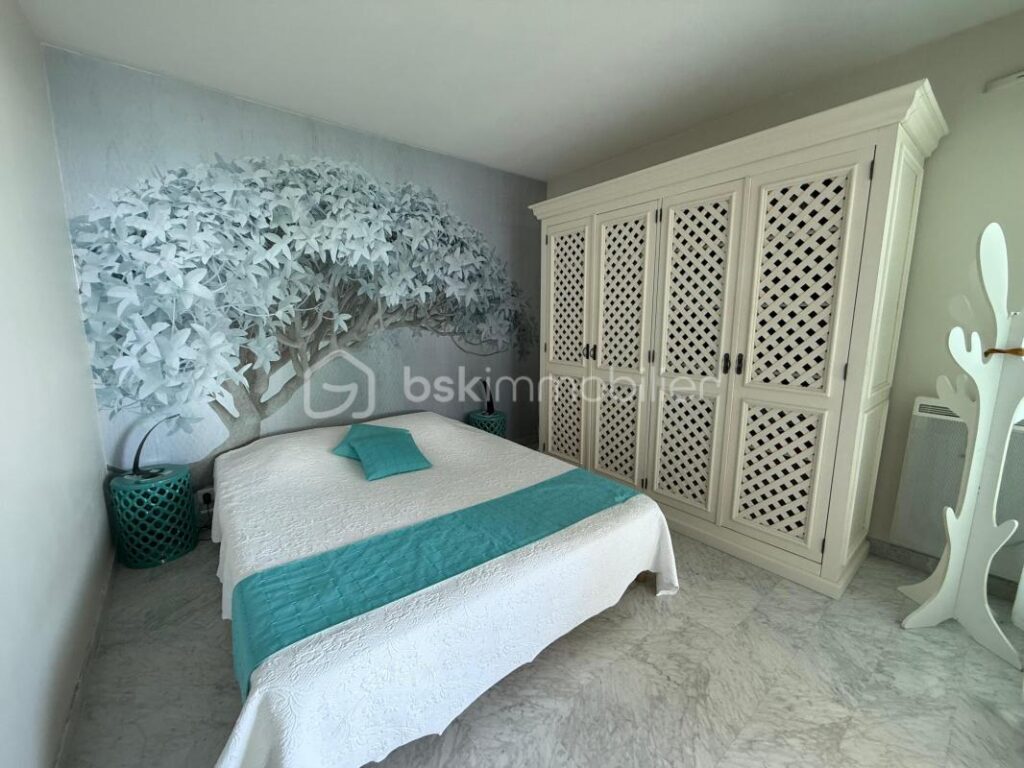 CANNES – VUE MER PANORAMIQUE – APPARTEMENT 3 PIECES – 65M² – TERRASSE 15M² – 30 METRES DE LA PLAGE – GARAGE – 3 pièces – 2 chambres – 65 m²