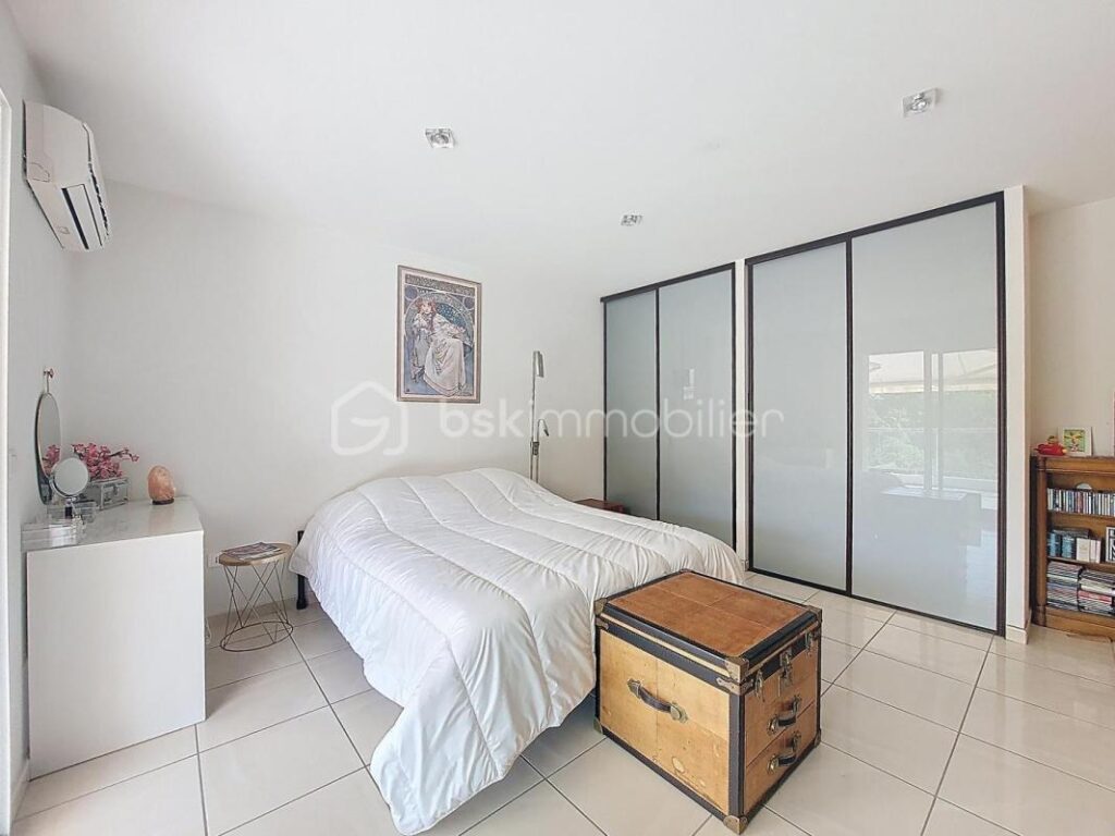 Villa de prestige avec piscine et appartement indépendant – 8 pièces – 5 chambres – 230 m²