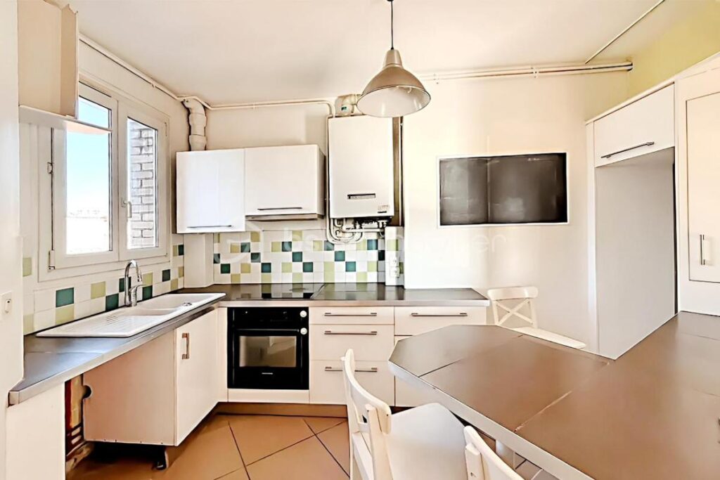 Trois pièces ENSOLEILLEE au DERNIER ETAGE avec VUE DEGAGEE sur Malakoff – 3 pièces – 2 chambres – 59 m²