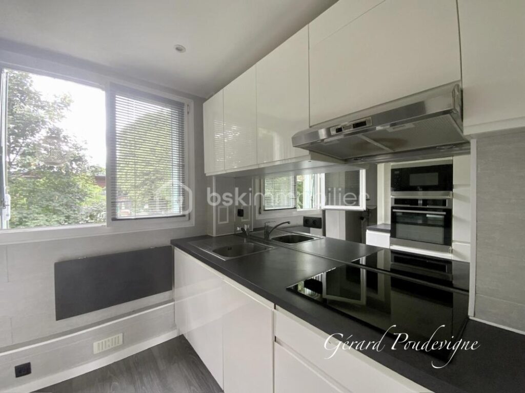 Le Port-Marly- Rue de Paris- Au calme- Prêt à habiter- – 4 pièces – 3 chambres – 62 m²