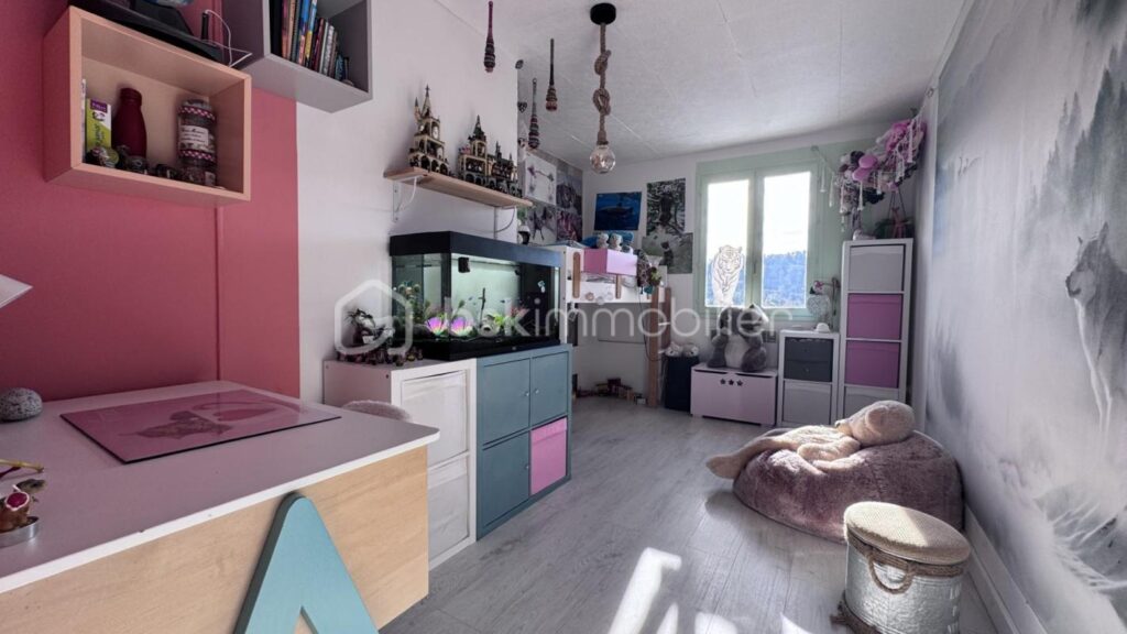 ACHAT Maison avec vue dégagée, 3 chambres + dépendance et grand terrain – Le Val – 6 pièces – 3 chambres – 97 m²