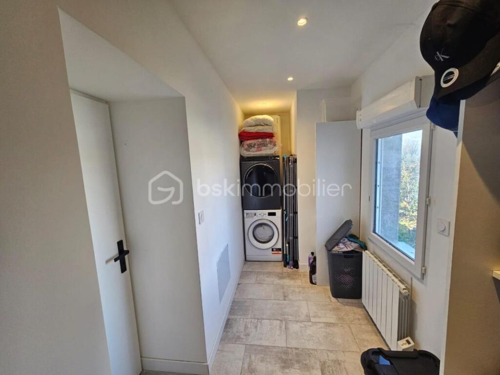 Appartement avec jardin et piscine privée – 3 pièces – 2 chambres – 85 m²
