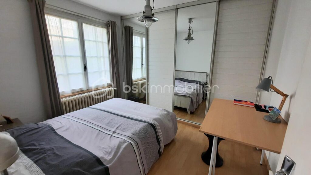 Pavillon, quartier résidentiel – 9 pièces – 5 chambres – 169 m²