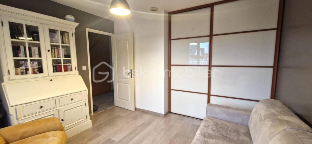 PROCHE MENNECY!!! SPACIEUSE MAISON INDEPENDANTE ! – 8 pièces – 5 chambres – 156 m²