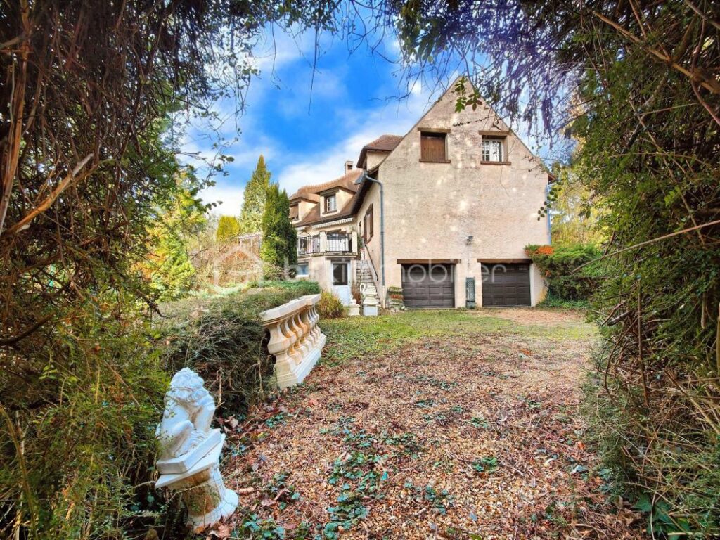 Belle maison familiale 5 ch dans un écrin boisé avec vue dégagée – 7 pièces – 5 chambres – 199 m²