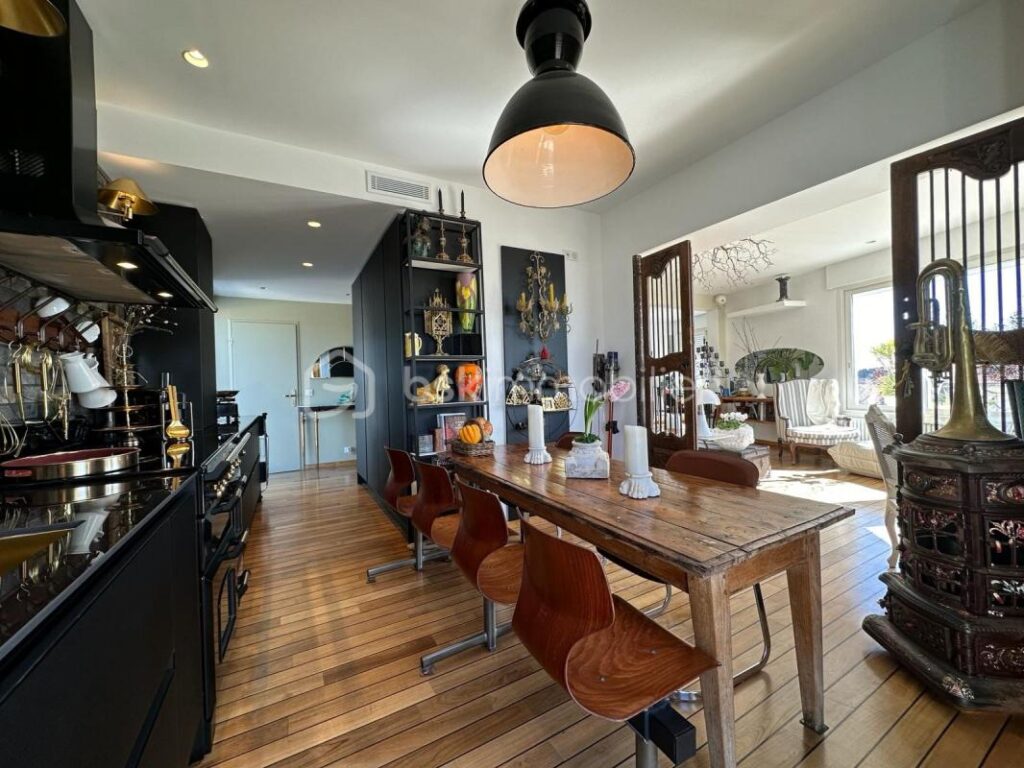 BAS CIMIEZ- LUXUEUX TOIT TERRASSE AVEC VUE PANORAMIQUE – STUDETTE – GARAGE ET CAVE – 3 pièces – 2 chambres – 92 m²