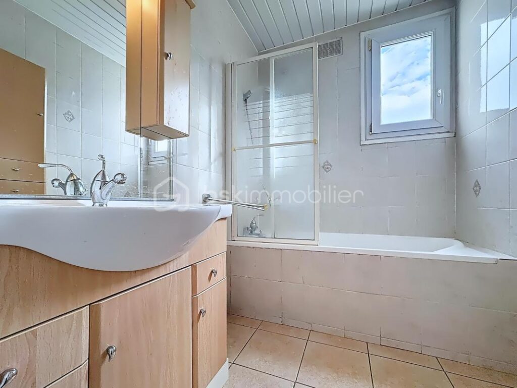 T3 au 9eme et Dernier Étage sur la commune de Pont de Claix Vue Dégagée – Résidence Fermée – 3 pièces – 2 chambres – 60 m²