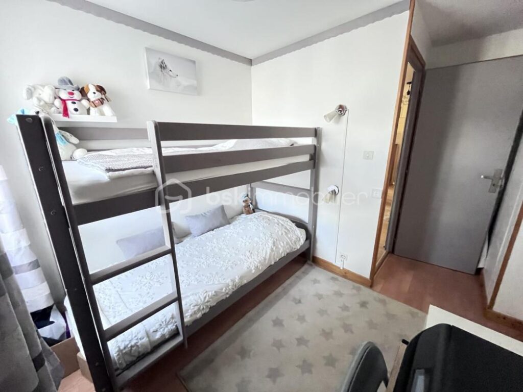 Appartement de standing – 83m² – Terrasse, terrain et stationnements – Saint-Martin-d’Arc – 5 pièces – 4 chambres – 83 m²