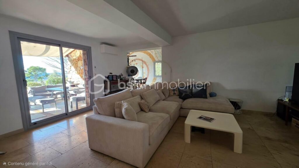 A Draguignan (Var) – Propriété d’exception en pierre – Panorama unique sur Draguignan et le massif des Maures – 180 M² – GARAGE – CARE PORT – CAVE – PISCINE – 6 pièces – 4 chambres – 180 m²