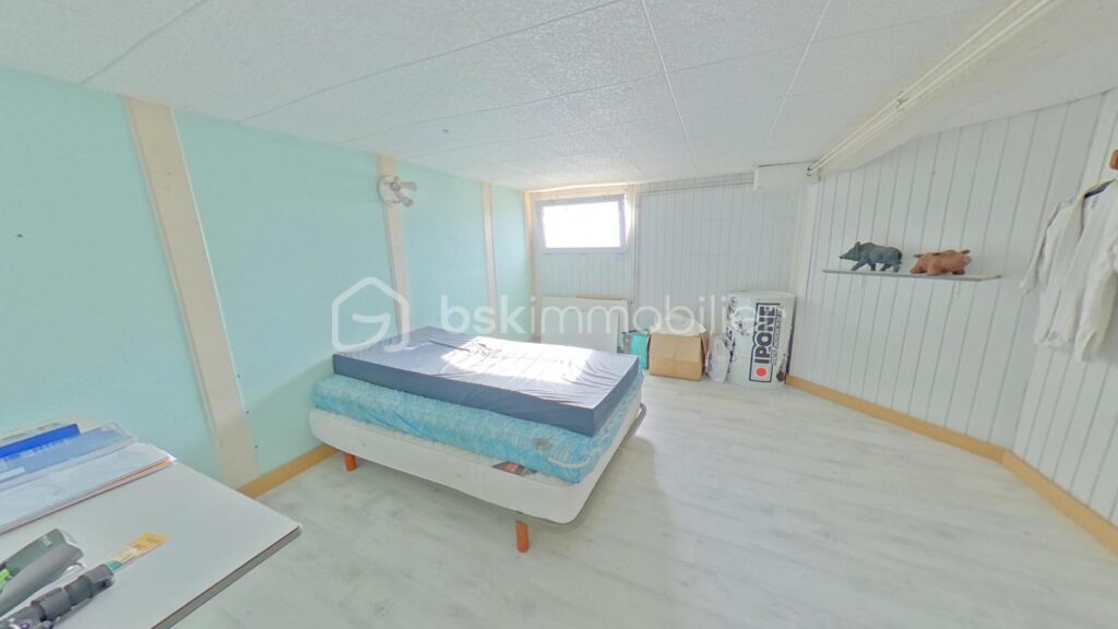 Pavillon de plain pied sur sous-sol de 127 m² sur 3450 m² de terrain – 5 pièces – 3 chambres – 127 m²