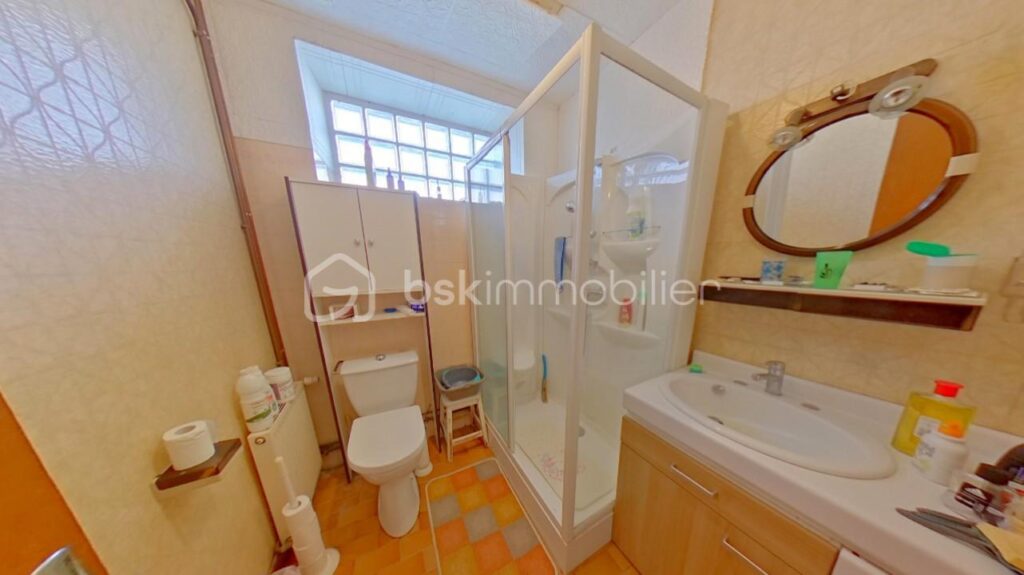 Maison de Campagne de plain pied de 132 m² avec grenier aménageable dans un environnement verdoyant – 5 pièces – 3 chambres – 132 m²