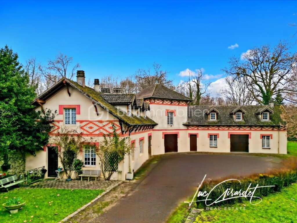 Château d’exception époque Napoléon III à réinventer avec parc et dépendances (Proche de Coulommiers (77120) – 15 pièces – 12 chambres – 750 m²