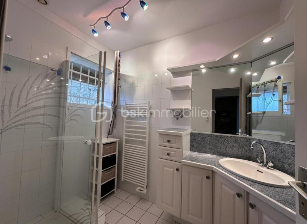 Maison 5 pieces avec terrain de 1500m² à Saint étienne de Crossey – 5 pièces – 4 chambres – 121 m²