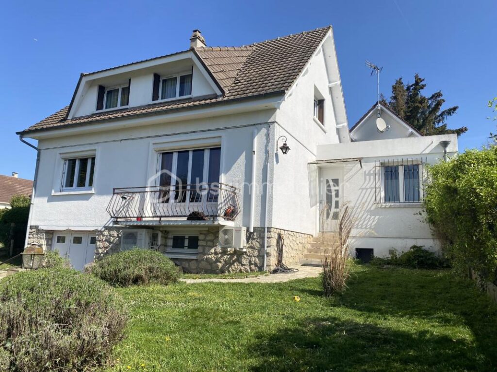 **MAISON FAMILIALE À FORT POTENTIEL – SECTEUR RAMBOUILLET** – 7 pièces – 4 chambres – 170 m²