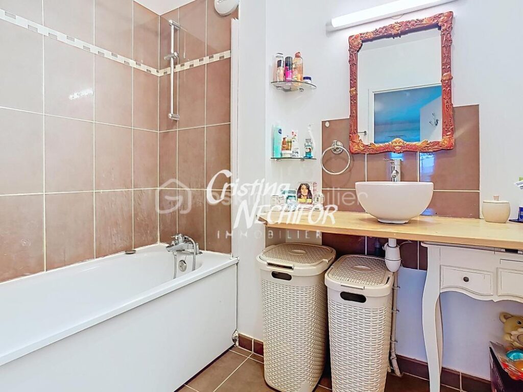 À VENDRE – Appartement 2 pièces avec une loggia– Dernier étage – Une place de parking – SERRIS (77700) – 2 pièces – 1 chambre – 45 m²