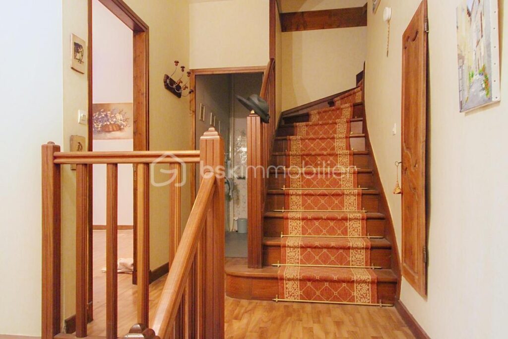 Entre Larzac et Cévennes. Maison de maître d’exception, vallée de la Dourbie NANT – 8 pièces – 3 chambres – 145 m²