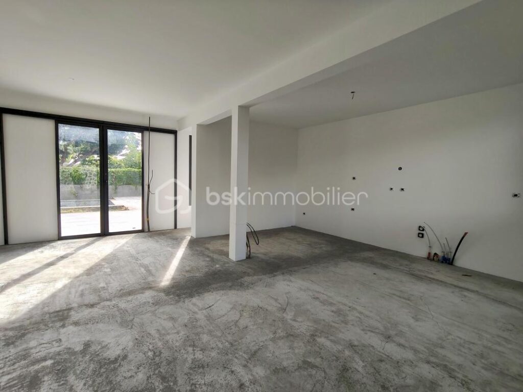 Villa Neuve de 200m² avec piscine – Saint-Paul – 5 pièces – 2 chambres – 200 m²