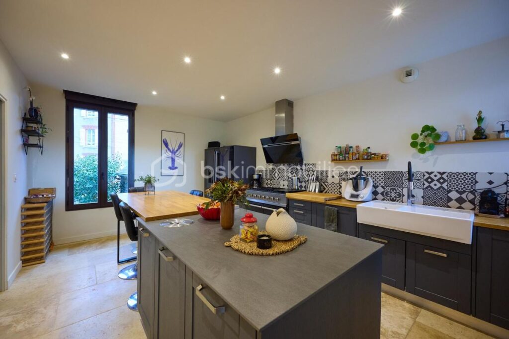 Demeure de caractère en plein cœur de ville et à deux pas des plages – 8 pièces – 6 chambres – 259 m²