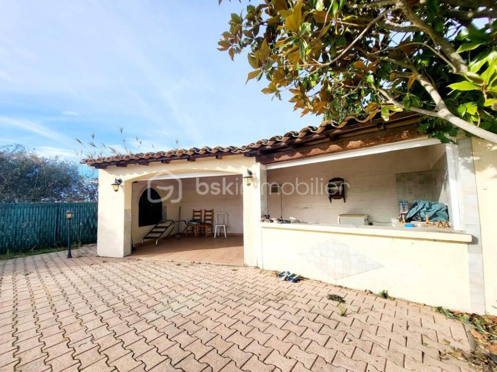 Thézan-Lès-Béziers – Villa 4 faces – piscine – jardin – vue dégagée – 6 pièces – 4 chambres – 157 m²