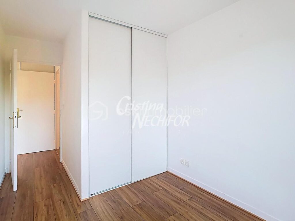🏡 Bel appartement de 4 pièces avec balcon, DPE C, une place de parking en sous-sol, possibilité d’acheter une autre, une grande Cave, à Montévrain – 4 pièces – 3 chambres – 76 m²